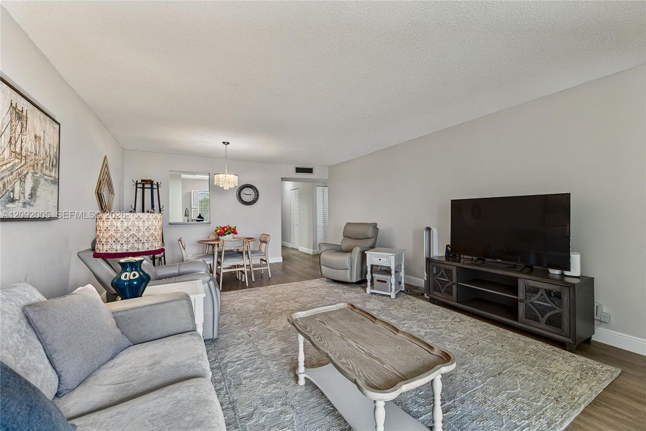 7301 NW 1st St, Unit 401, Margate, FL 33063 Photo