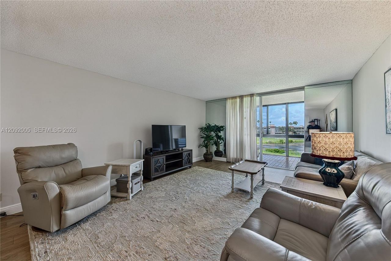 7301 NW 1st St, Unit 401, Margate, FL 33063 Photo