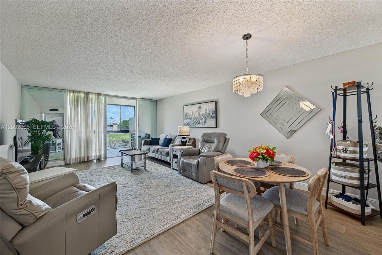 7301 NW 1st St, Unit 401, Margate, FL 33063 Photo