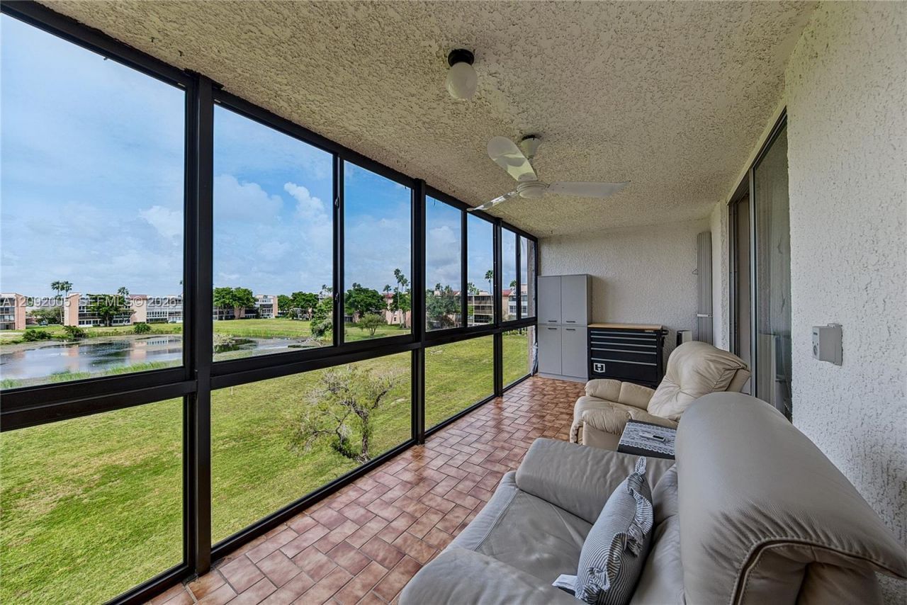 7301 NW 1st St, Unit 401, Margate, FL 33063 Photo
