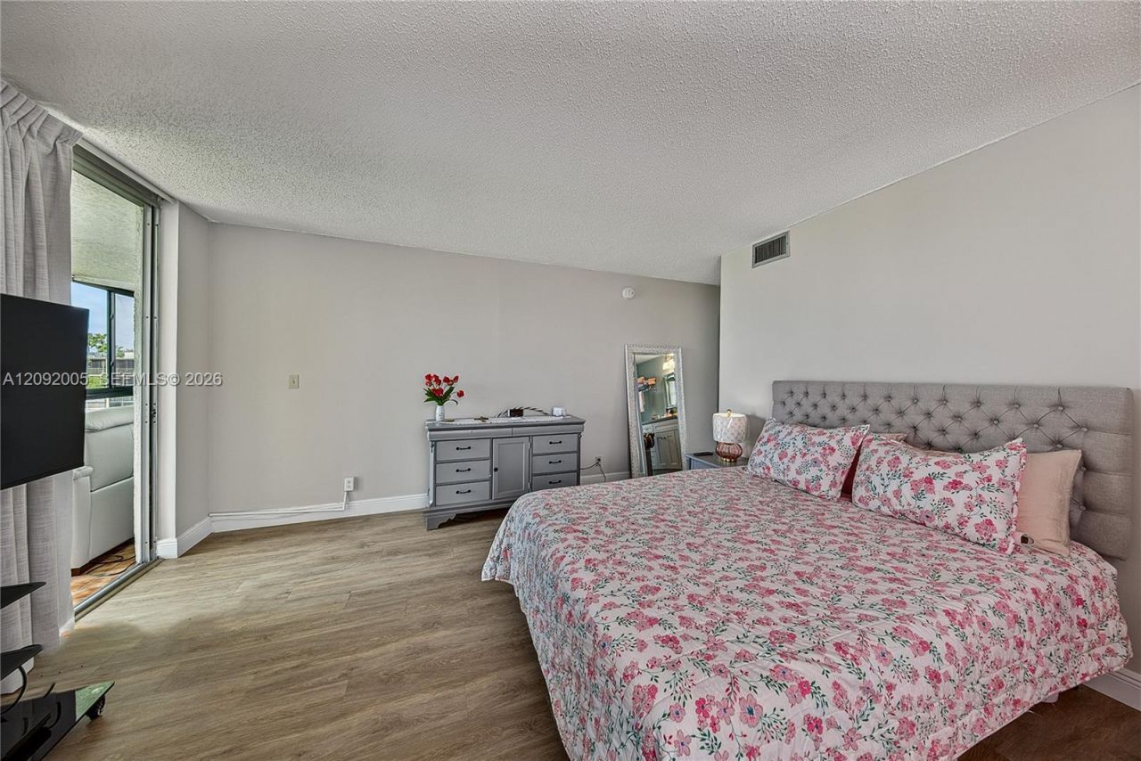 7301 NW 1st St, Unit 401, Margate, FL 33063 Photo