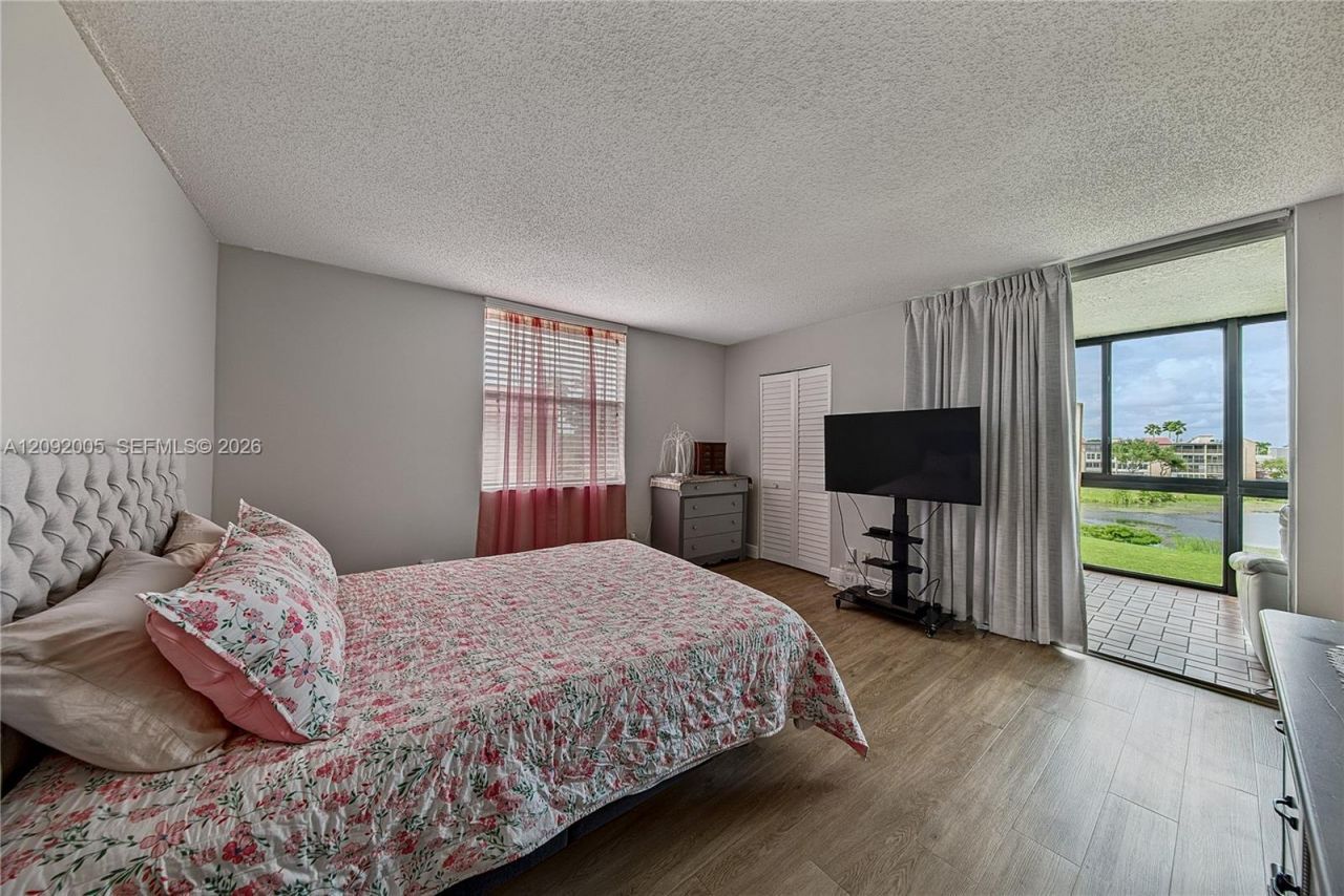 7301 NW 1st St, Unit 401, Margate, FL 33063 Photo
