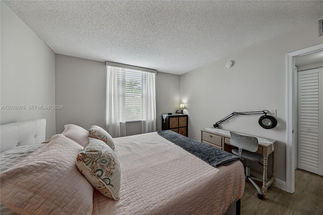 7301 NW 1st St, Unit 401, Margate, FL 33063 Photo