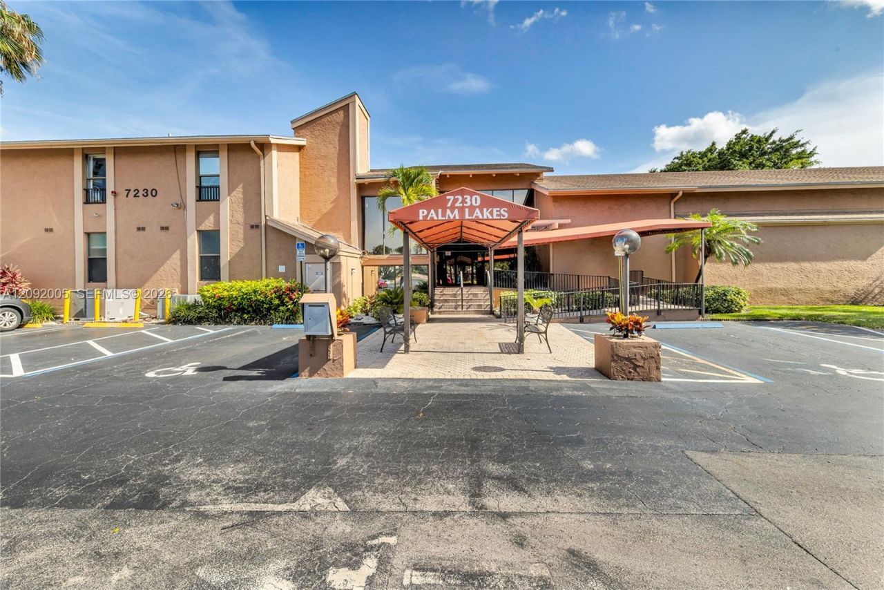7301 NW 1st St, Unit 401, Margate, FL 33063 Photo