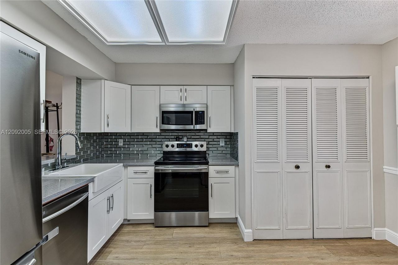7301 NW 1st St, Unit 401, Margate, FL 33063 Photo