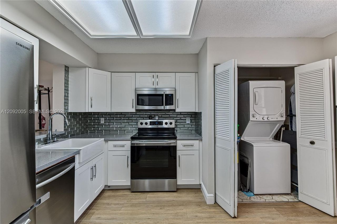 7301 NW 1st St, Unit 401, Margate, FL 33063 Photo