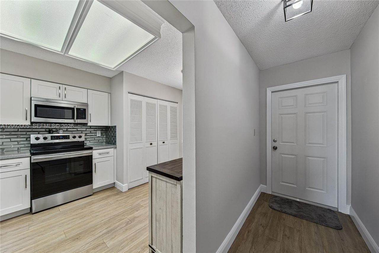 7301 NW 1st St, Unit 401, Margate, FL 33063 Photo