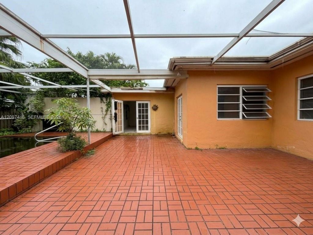 2141 NE 124th St, North Miami, FL 33181 Photo