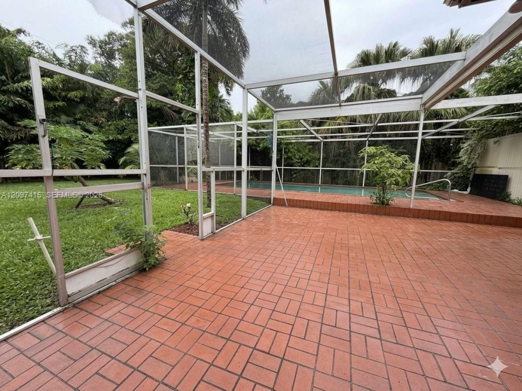 2141 NE 124th St, North Miami, FL 33181 Photo