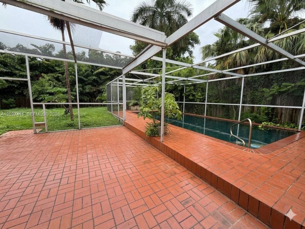 2141 NE 124th St, North Miami, FL 33181 Photo