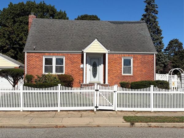 916 Center Drive, Franklin Square, NY 11010