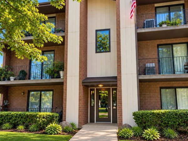 1239 Chalet Road , Unit 101, Naperville, IL 60563