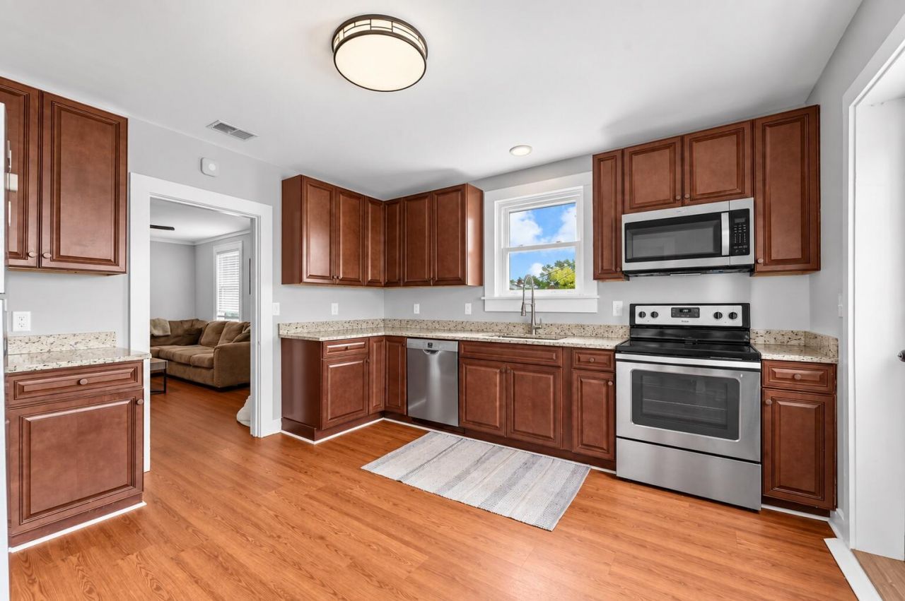 2230 Sunnyside Avenue Photo 12