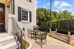 2230 Sunnyside Avenue photo 4