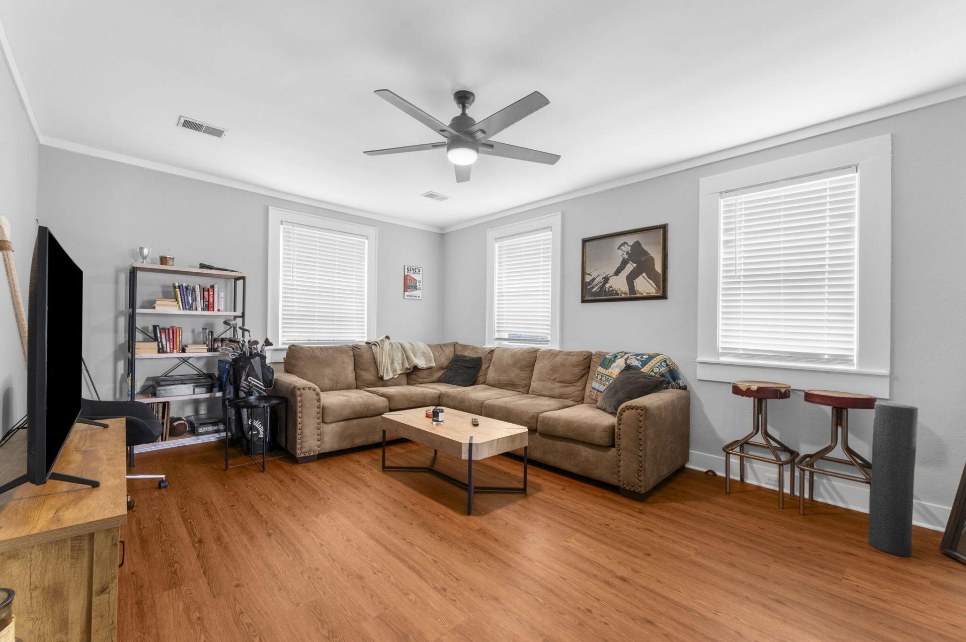 2230 Sunnyside Avenue Photo 6