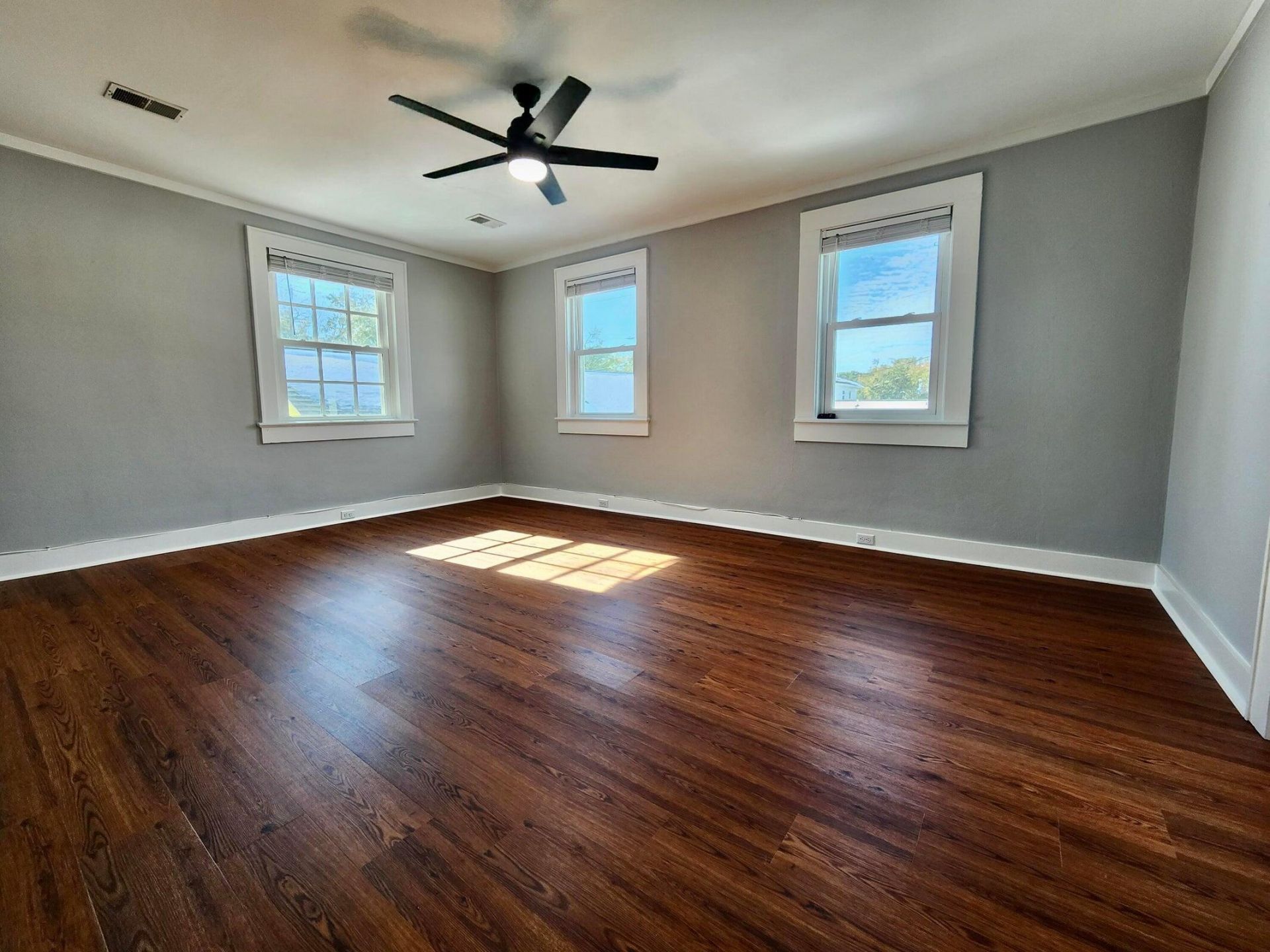 2230 Sunnyside Avenue Photo 8