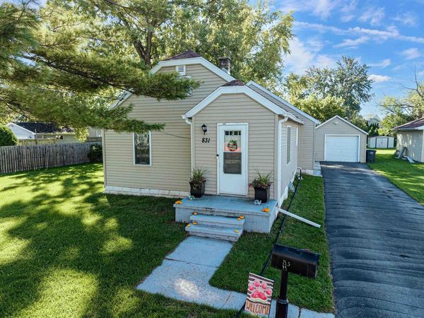 831 W GROVE STREET, Appleton, WI 54915