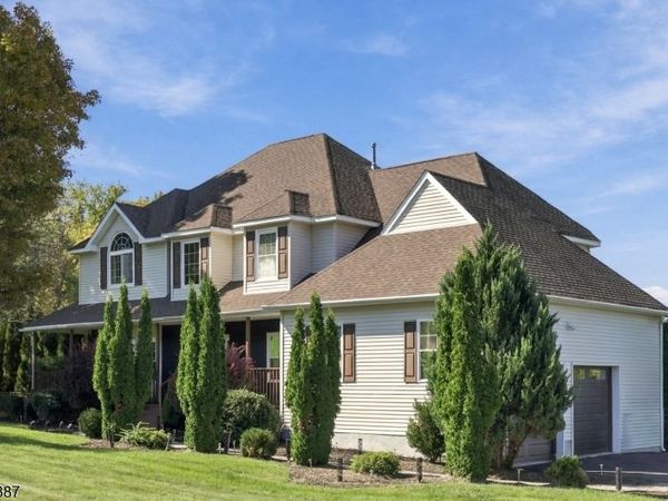 4 Brecia Ct, Andover, NJ 07848
