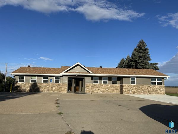 5517 N Cliff Ave, Sioux Falls, SD 57104