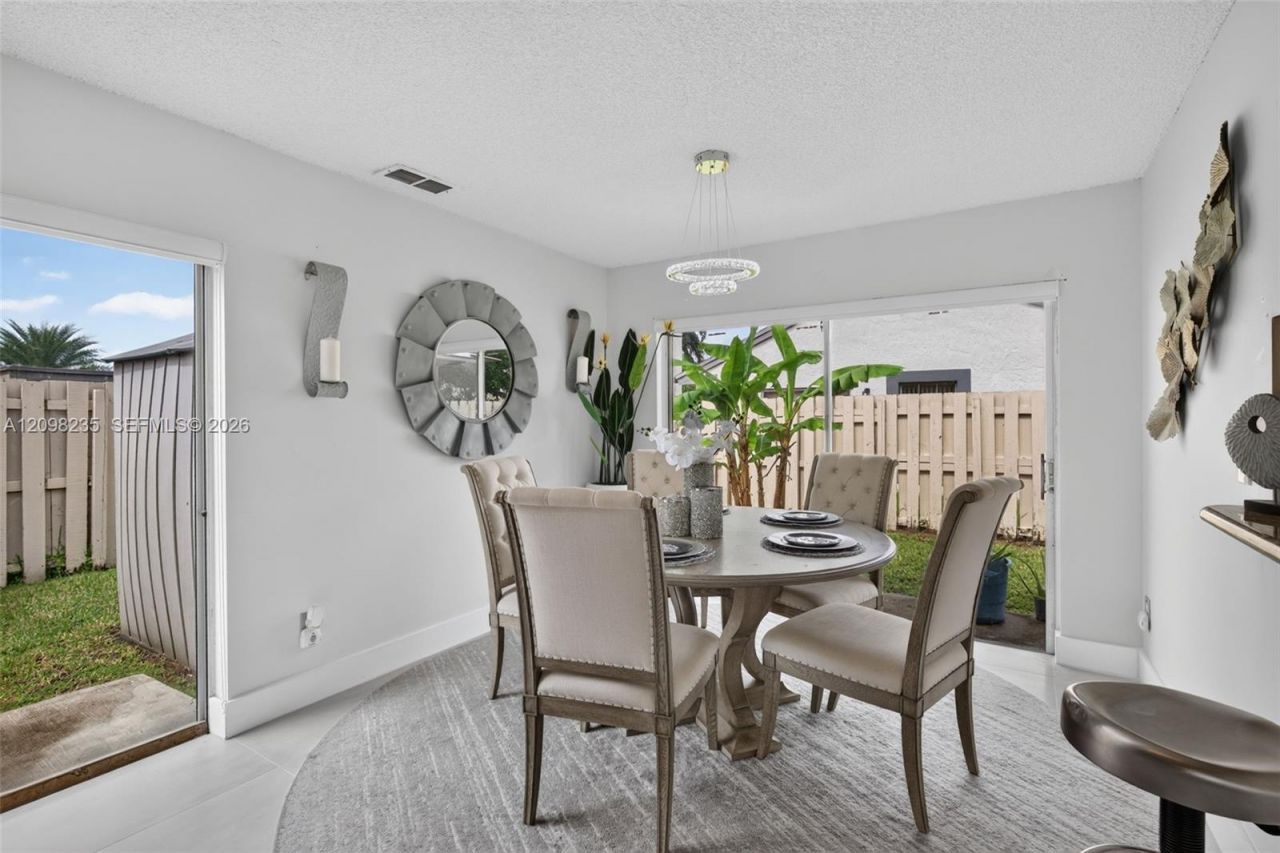 10747 NW 37th Pl, Sunrise, FL 33351 Photo