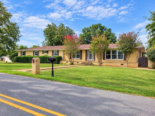 110 Graham Ave, Tuscumbia, AL 35674