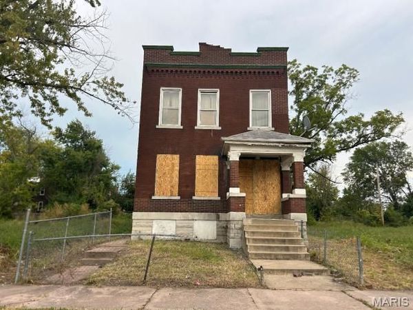 4326 Warne Avenue , St Louis, MO 63107