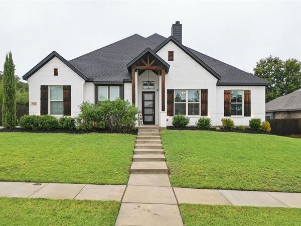 516 Woodland Drive , Azle, TX 76020