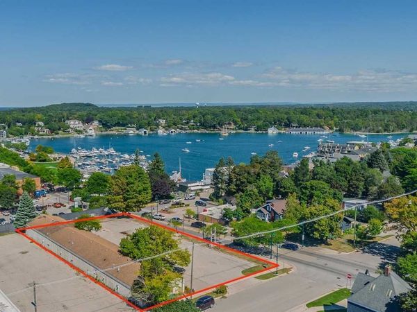 101 W Hurlbut, Charlevoix, MI 49720