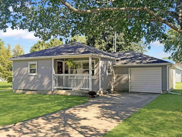 919 3rd Street NE, Hampton, IA 50441