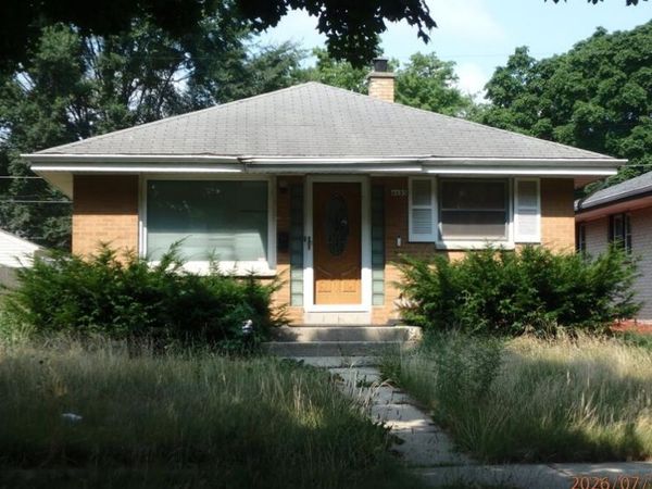 4685 N 71st St, Milwaukee, WI 53218