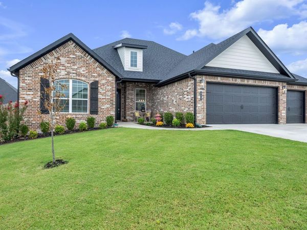 418 Casella Street , Tontitown, AR 72762