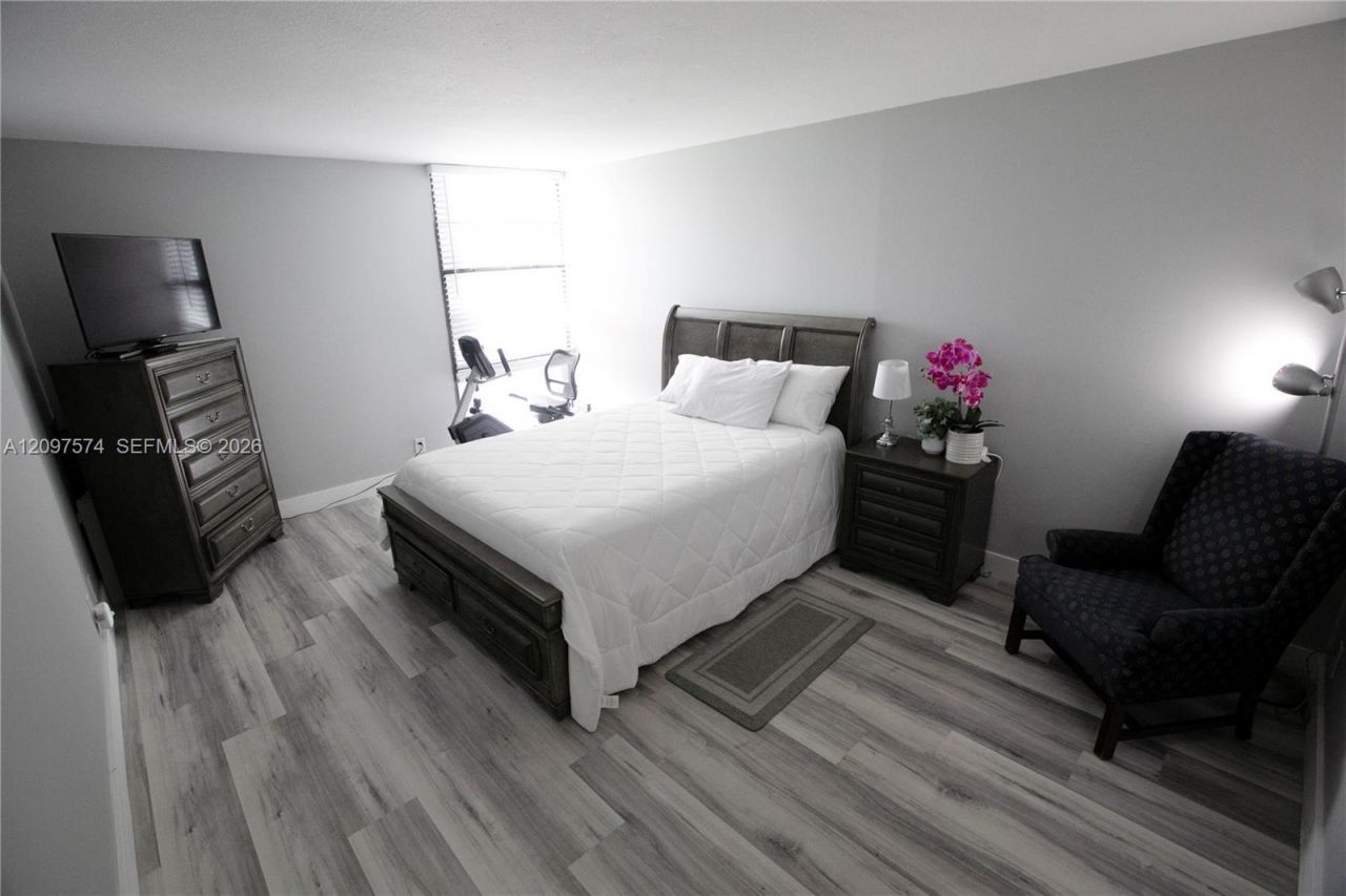 20500 W Country Club Dr , Unit 714, Aventura, FL 33180 Photo