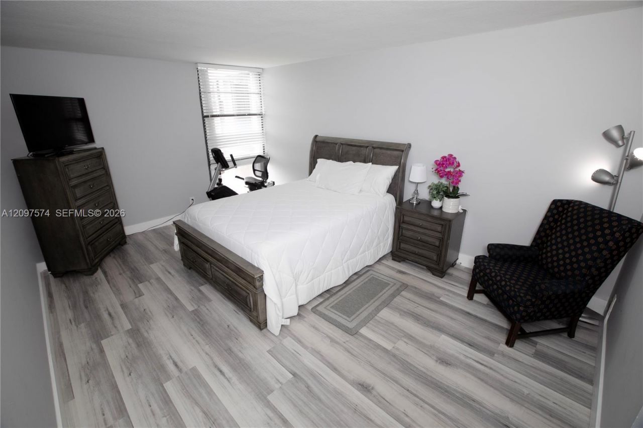 20500 W Country Club Dr , Unit 714, Aventura, FL 33180 Photo