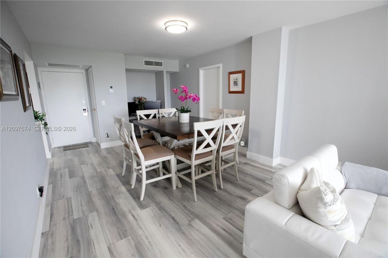 20500 W Country Club Dr , Unit 714, Aventura, FL 33180 Photo