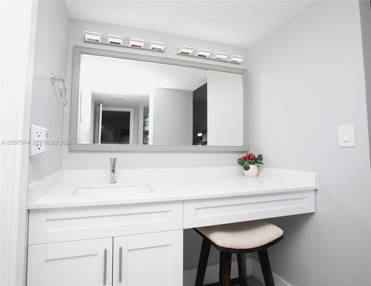20500 W Country Club Dr , Unit 714, Aventura, FL 33180 Photo