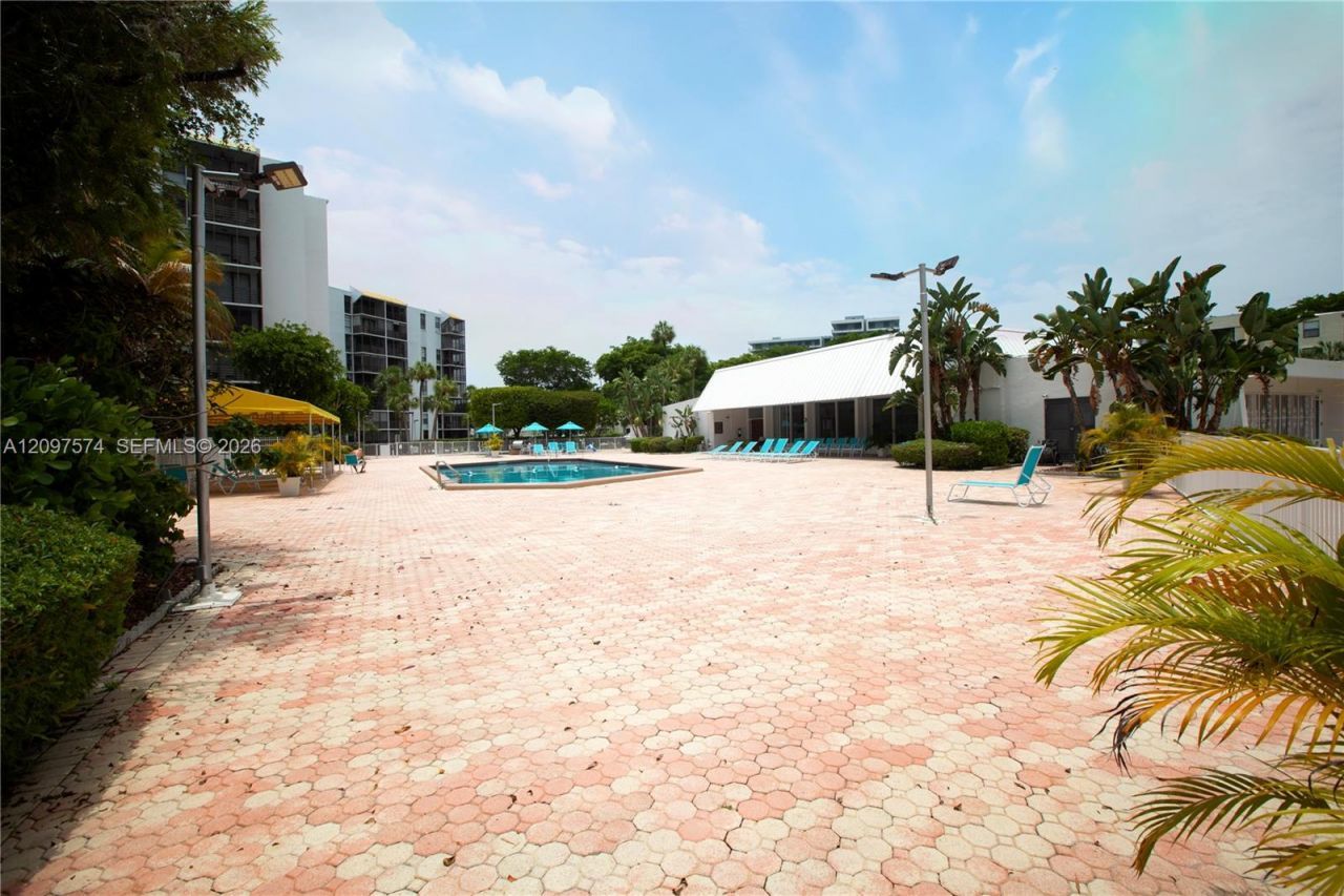 20500 W Country Club Dr , Unit 714, Aventura, FL 33180 Photo