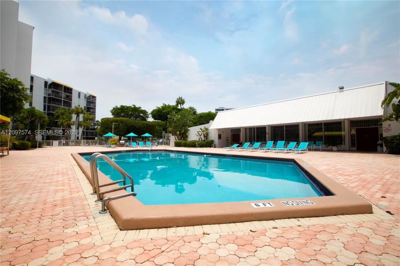 20500 W Country Club Dr , Unit 714, Aventura, FL 33180 Photo