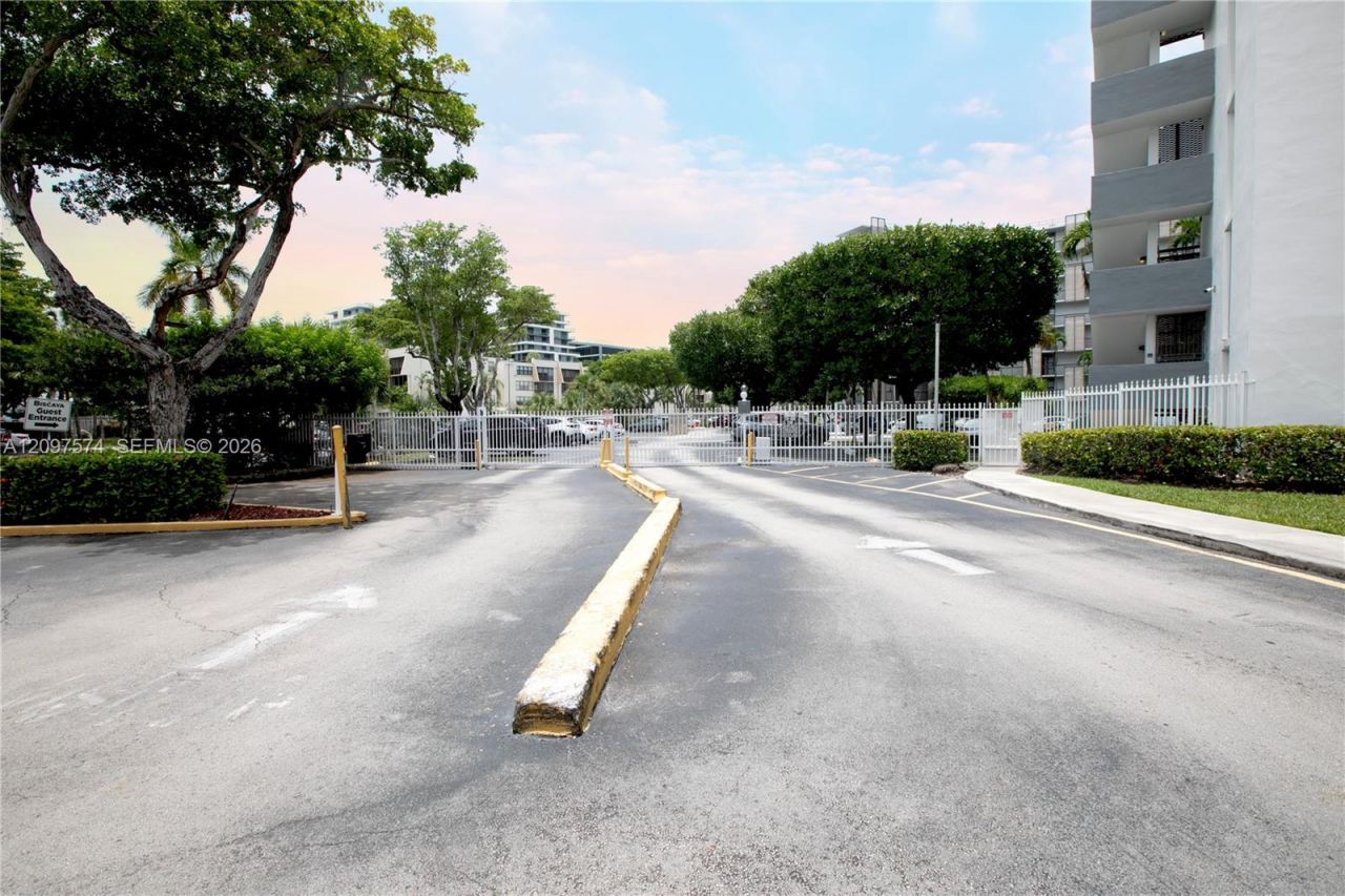 20500 W Country Club Dr , Unit 714, Aventura, FL 33180 Photo