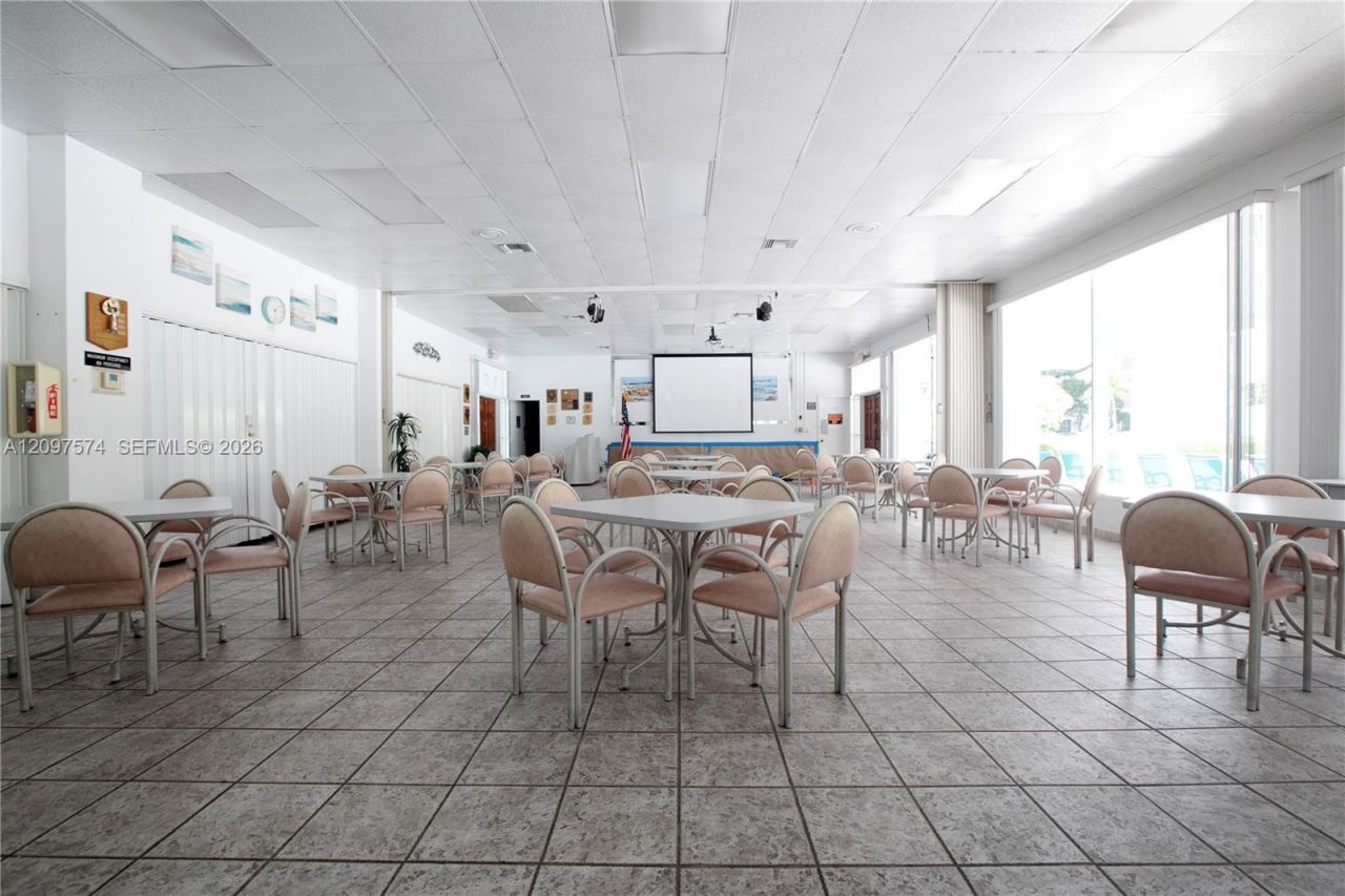 20500 W Country Club Dr , Unit 714, Aventura, FL 33180 Photo