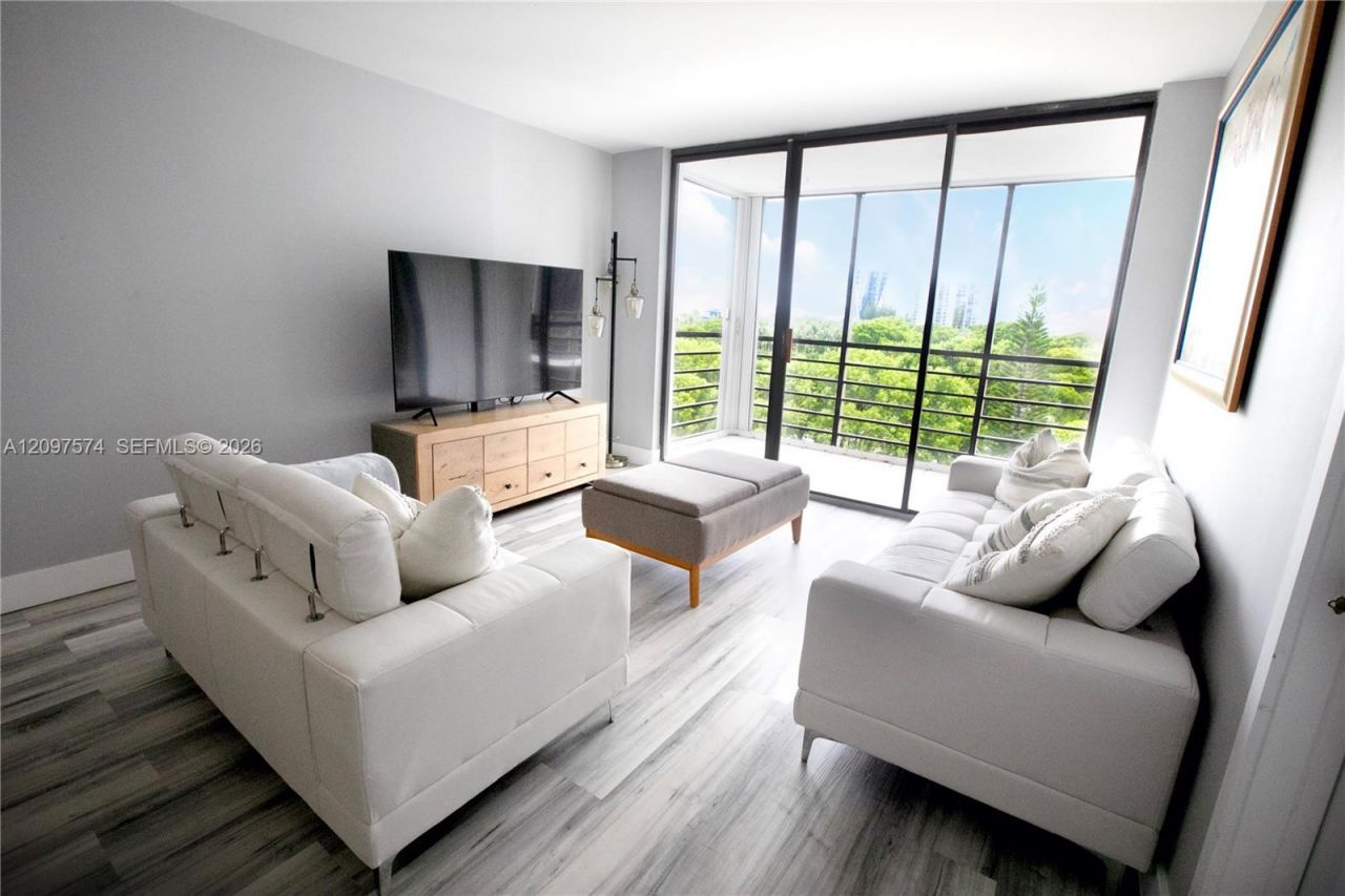 20500 W Country Club Dr , Unit 714, Aventura, FL 33180 Photo