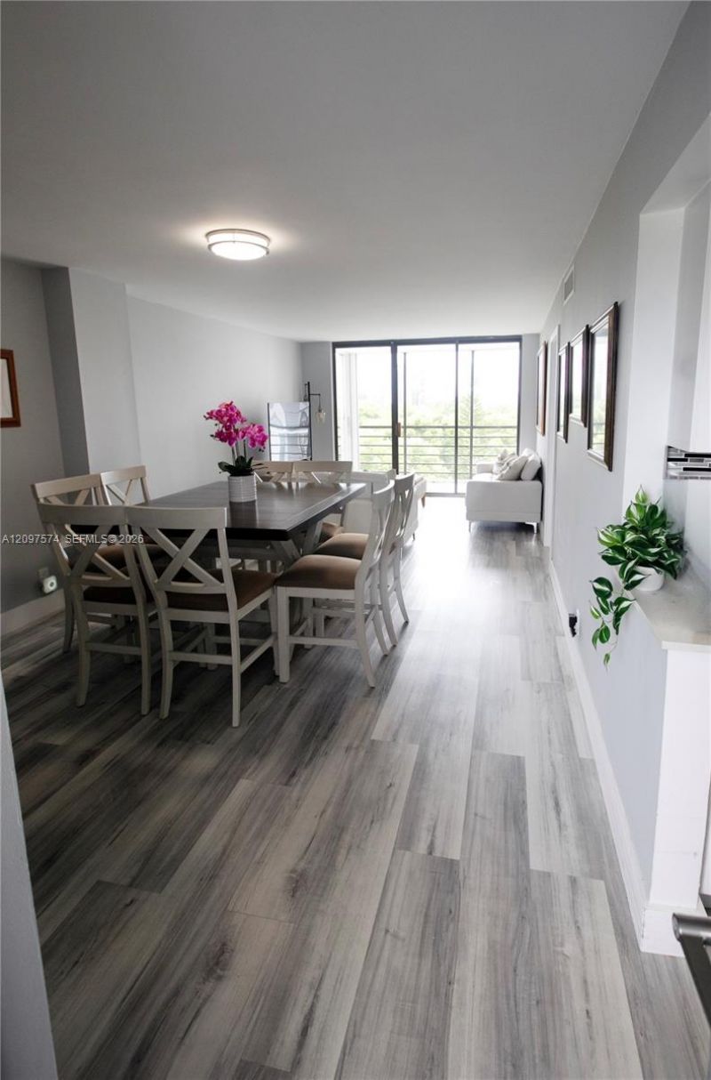 20500 W Country Club Dr , Unit 714, Aventura, FL 33180 Photo