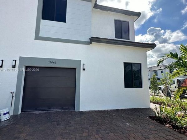 13661 SW 157th Pl , Miami, FL 33196