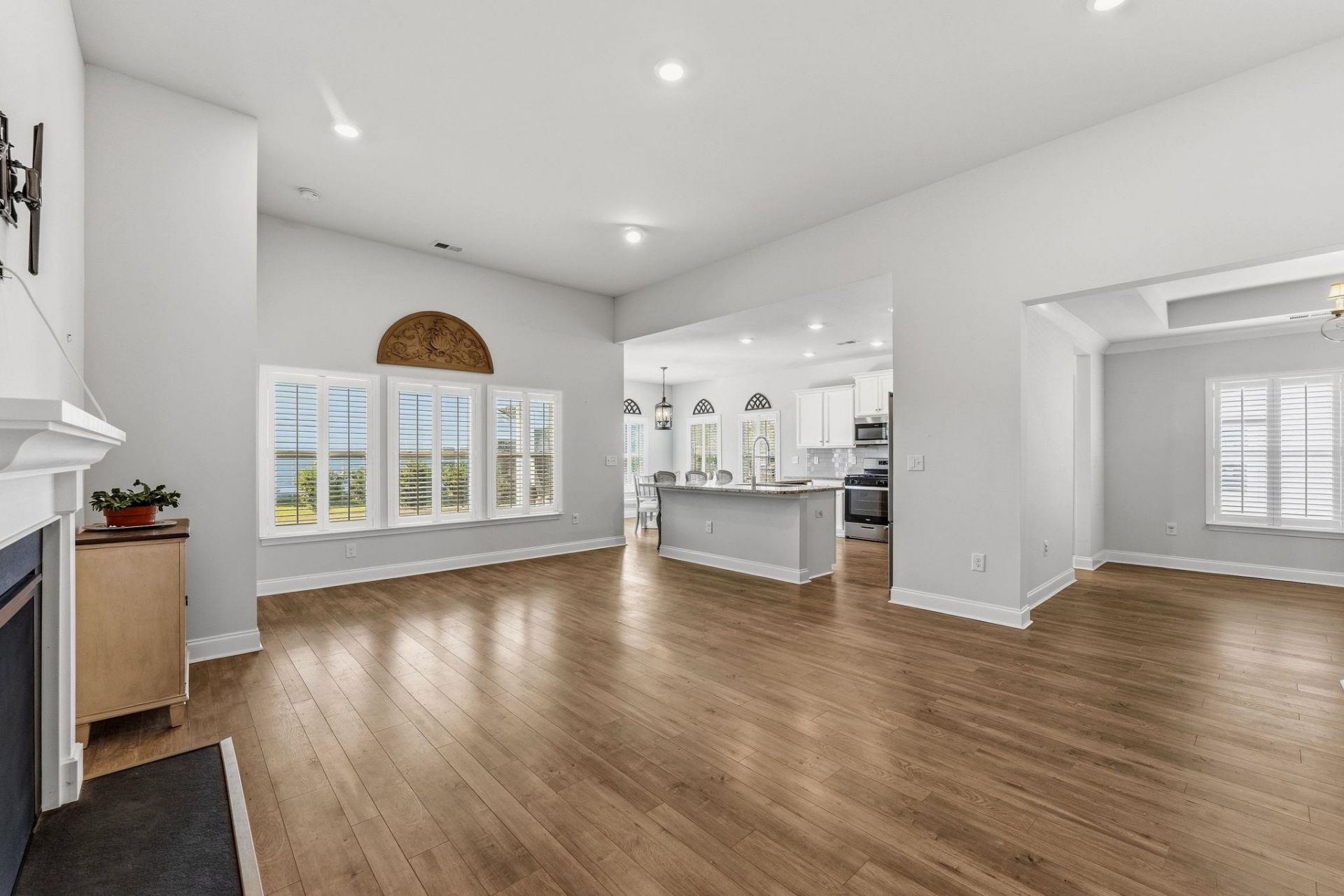 2001 Suwanee Ct. Photo 4