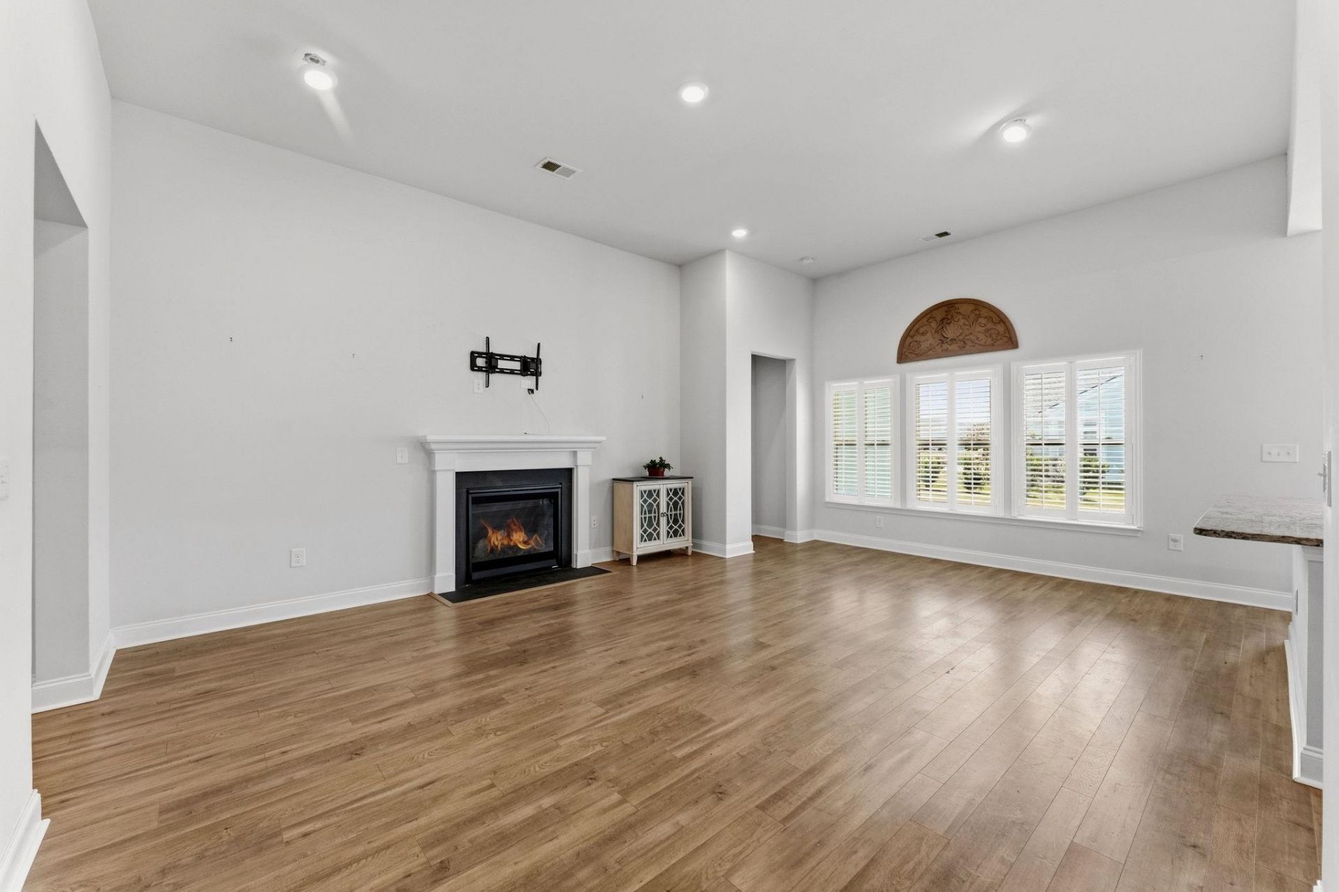 2001 Suwanee Ct. Photo 5