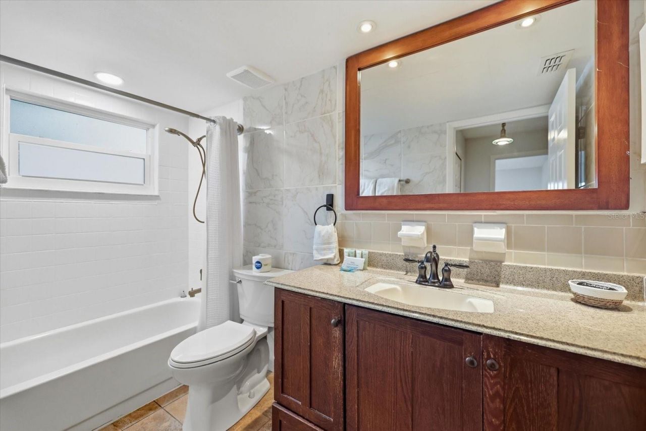 926 Plum Tree Lane, Sarasota, FL 34243 Photo