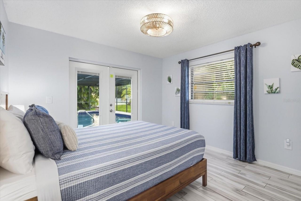 926 Plum Tree Lane, Sarasota, FL 34243 Photo