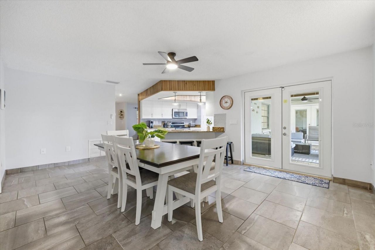 926 Plum Tree Lane, Sarasota, FL 34243 Photo