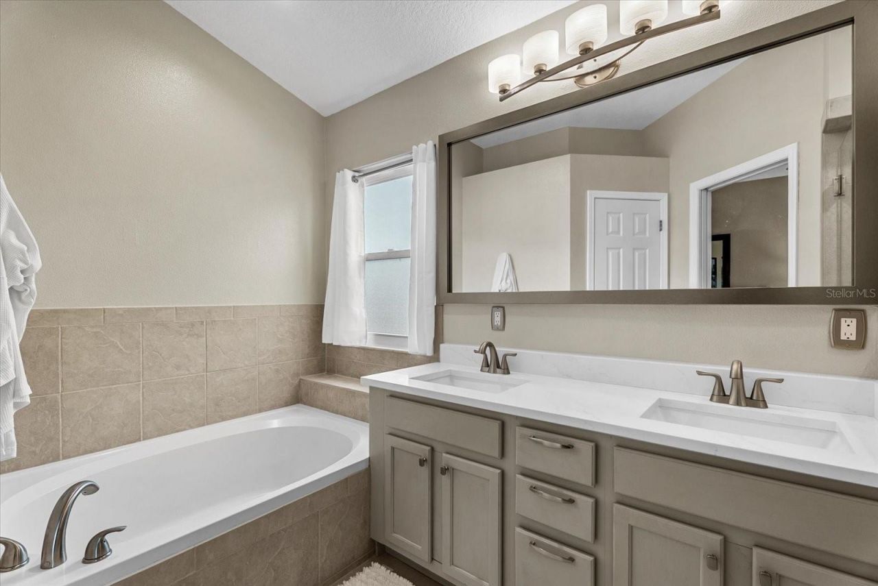 15302 Searobbin Drive , Lakewood Ranch, FL 34202 Photo