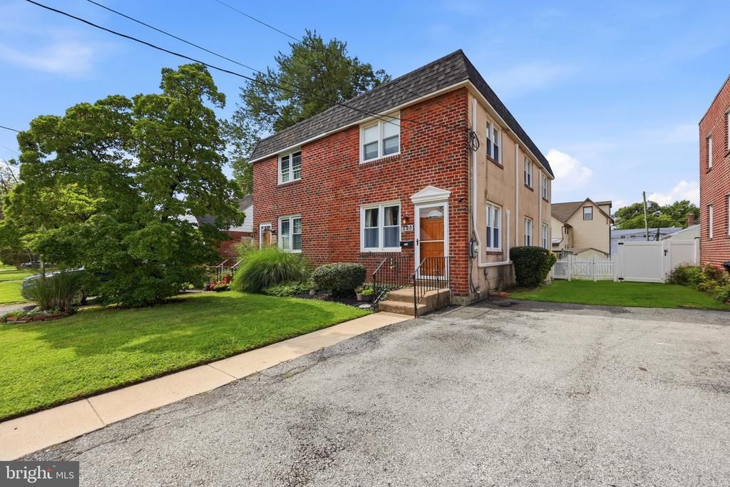 223 SWARTHMORE AVENUE, FOLSOM, PA 19033