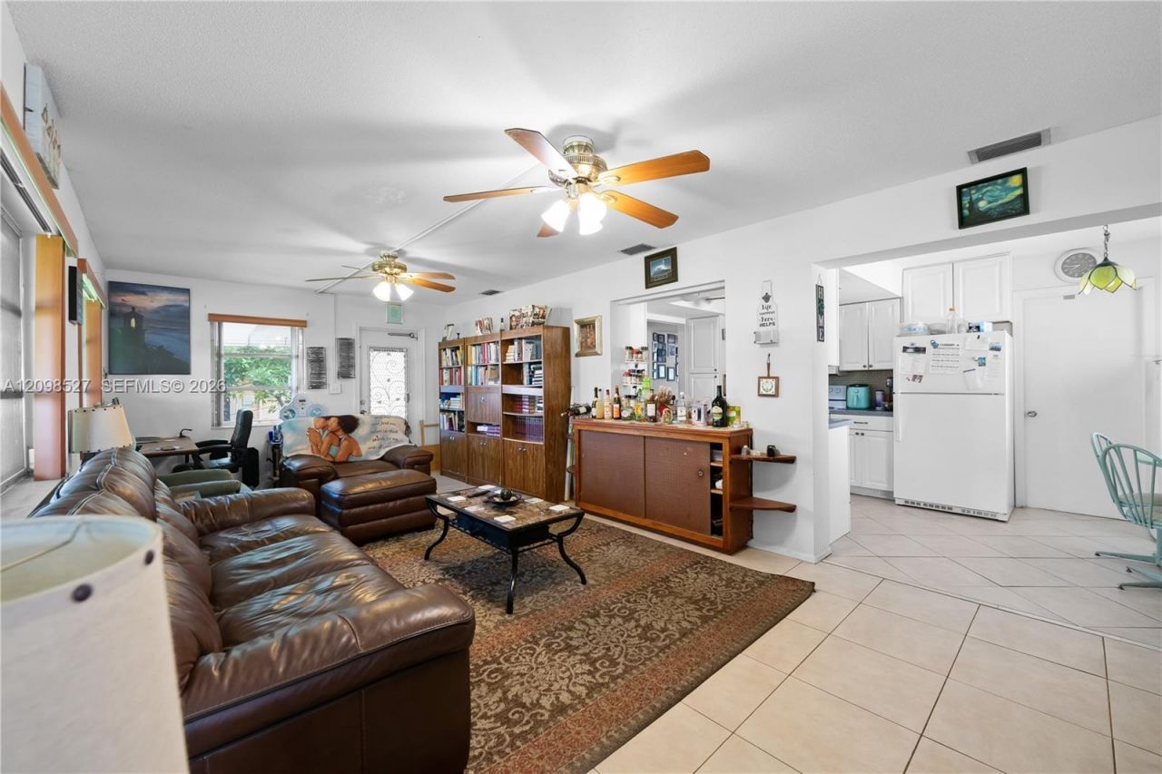 4517 NW 47th Ter , Tamarac, FL 33319 Photo